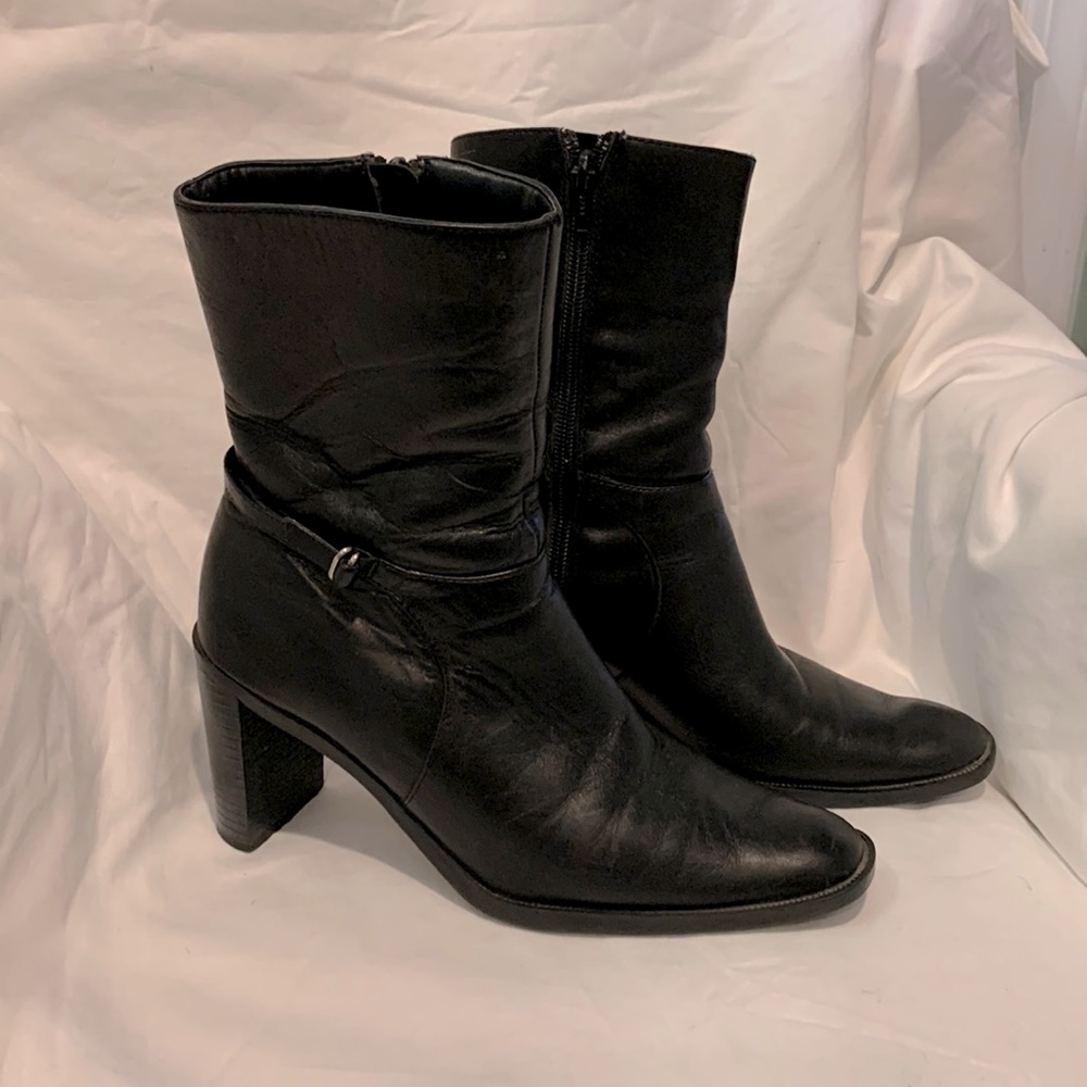 Thom McAn black leather winter dress boots. Size US 7.